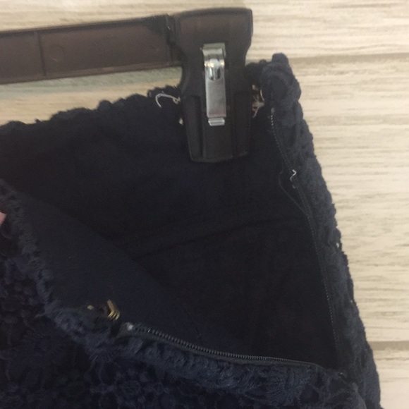 LOFT Riviera Crochet Tiered  Navy Lace Shorts• 0 - Picture 8 of 10